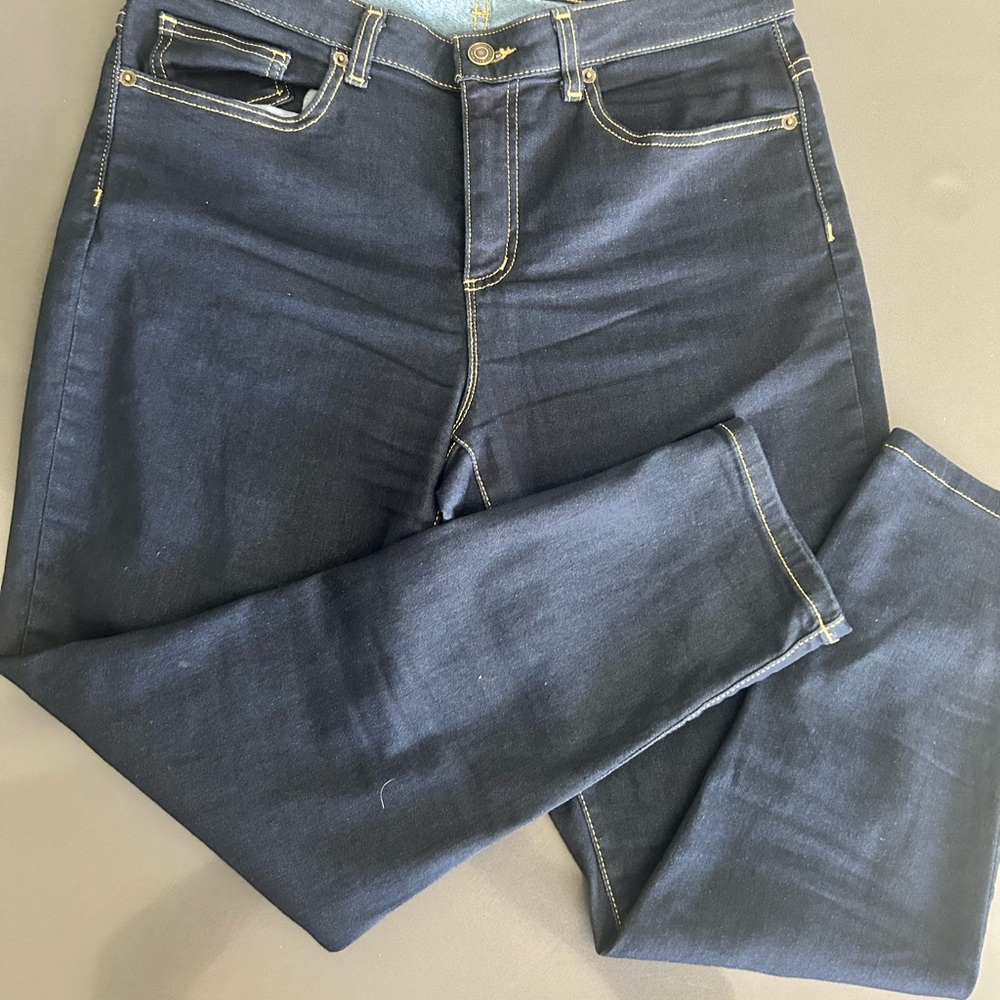 Michael Kors Izzy cropped skinny jeans. Stretch and comfort. Size 12. Like new